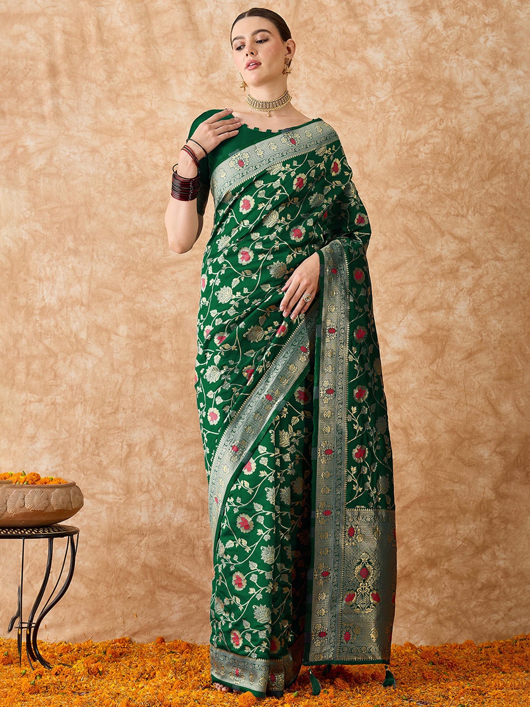 

HERE&NOW Embellished Zari Banarasi Saree, Green