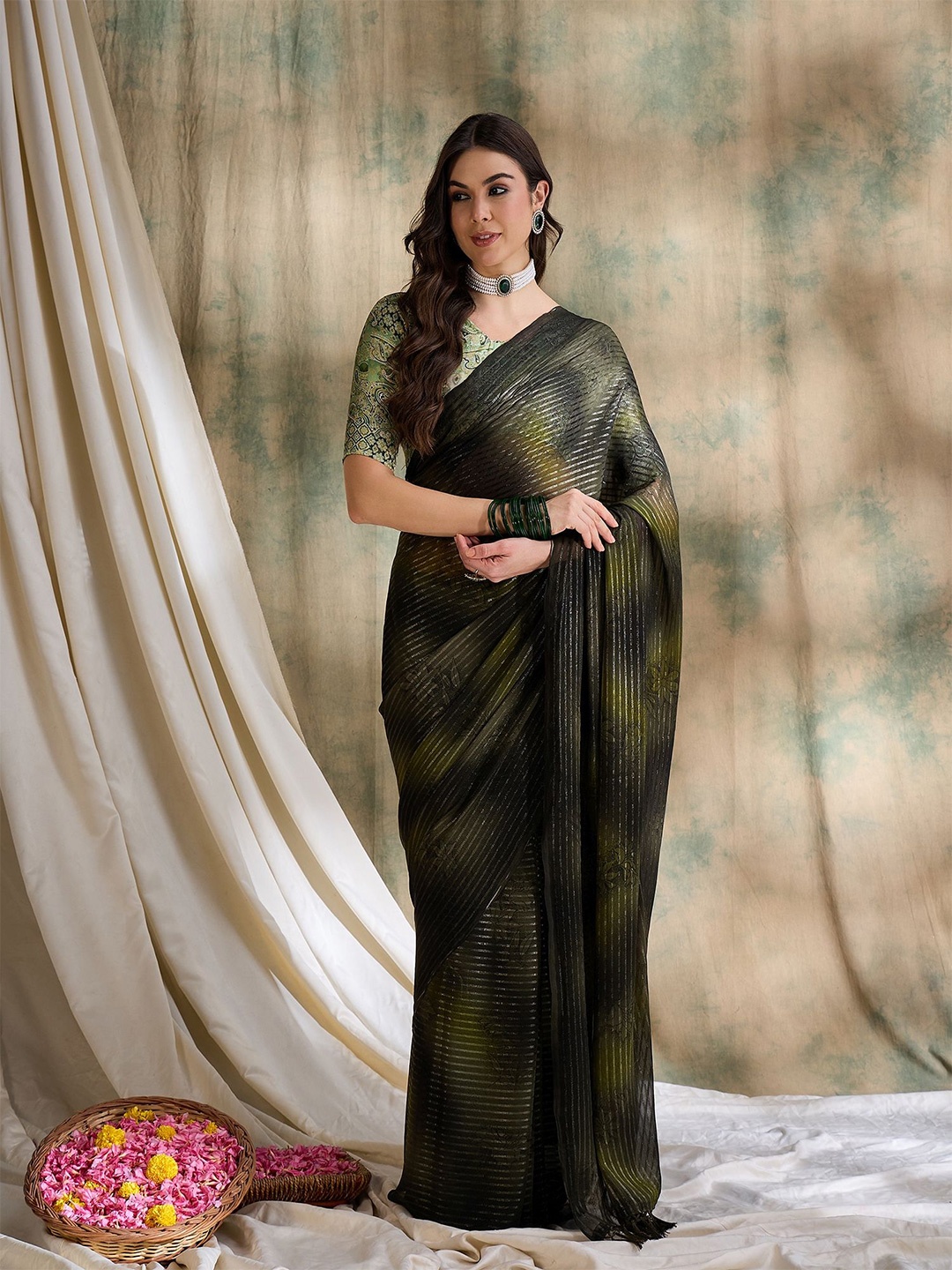 

HERE&NOW Embellished Mukaish Sparkle Lining Work Saree, Green