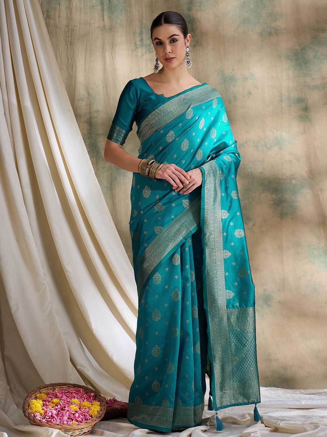 

HERE&NOW Embellished Beads and Stones Fusion Banarasi Saree, Blue