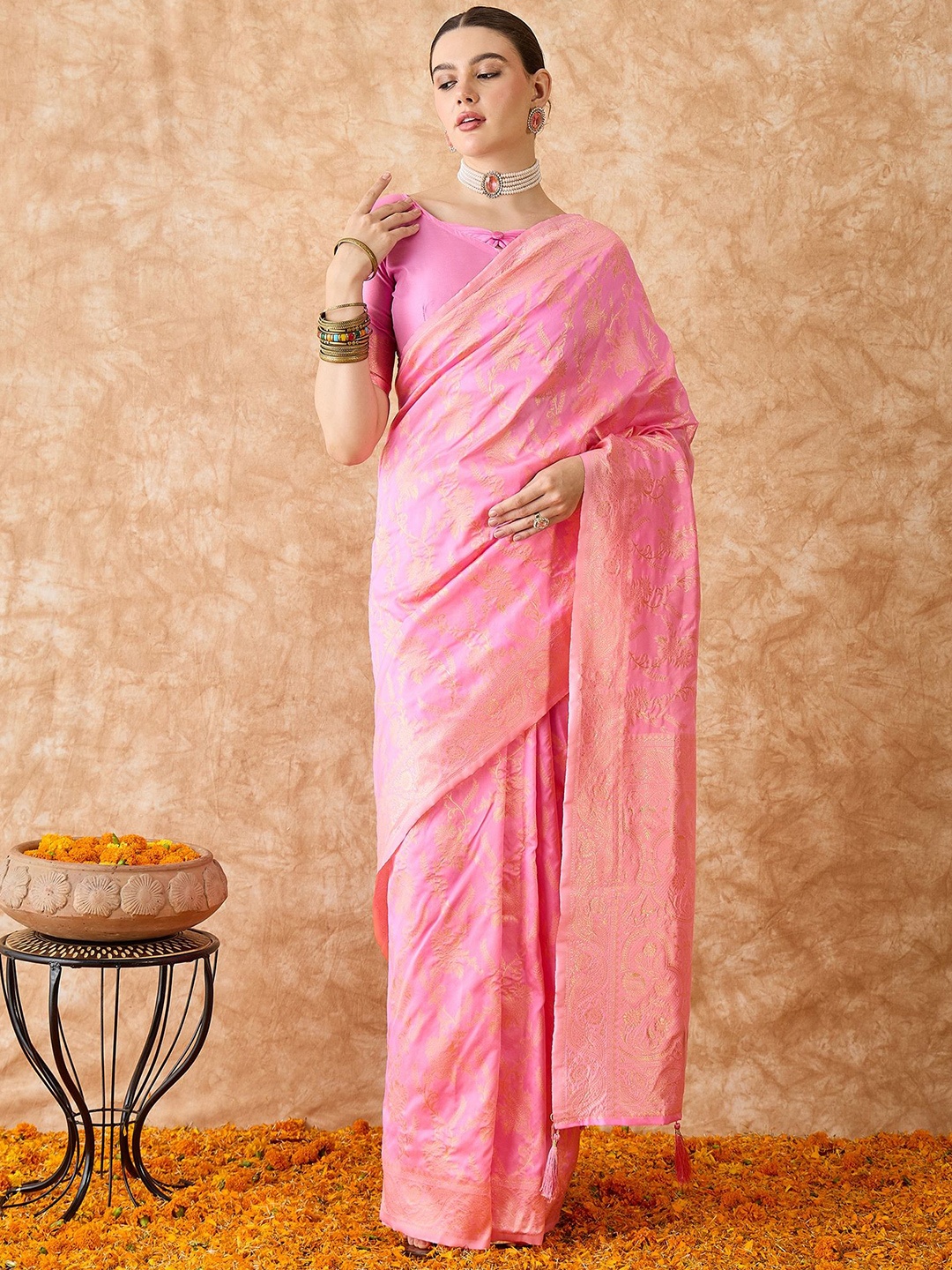 

HERE&NOW Woven Design Zari Banarasi Saree, Pink