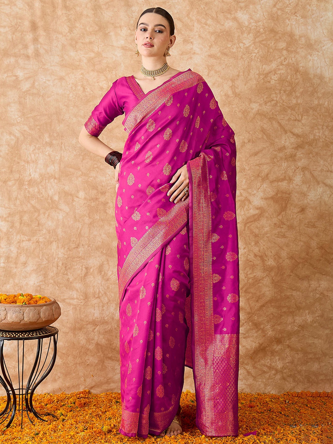 

HERE&NOW Woven Design Beads and Stones Fusion Banarasi Saree, Pink