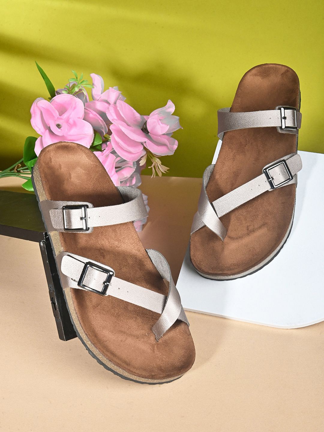 

MOZAFIA Women One Toe Flats with Buckles, Brown