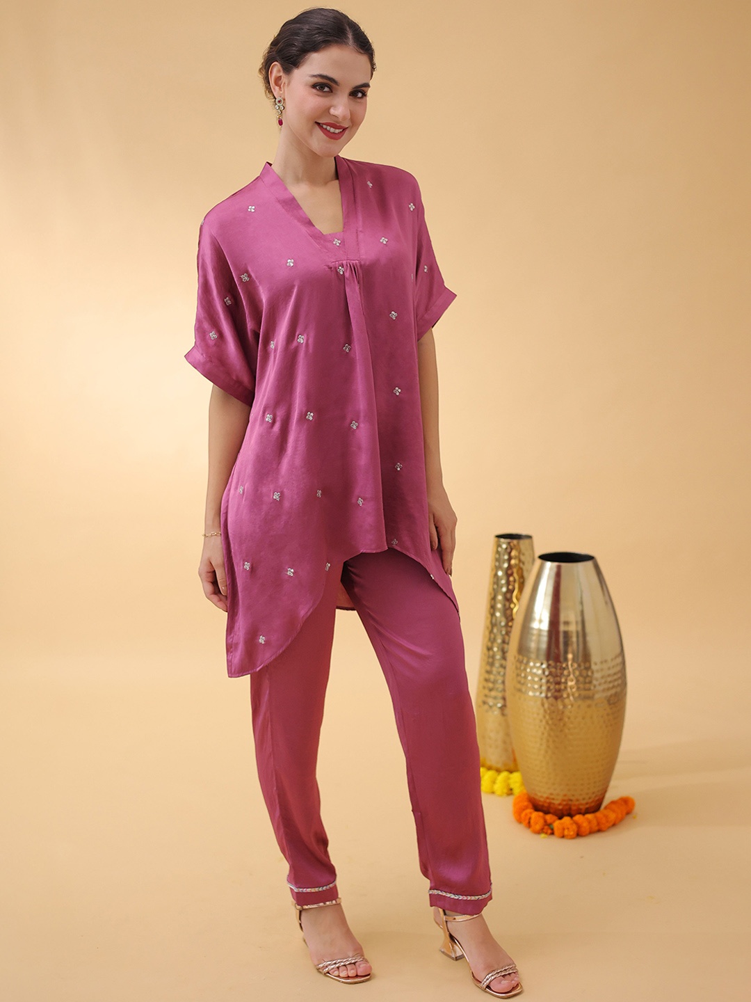

BEOM Heather Grace Embroidered V-Neck Short Sleeves Tunic With Trouser, Pink