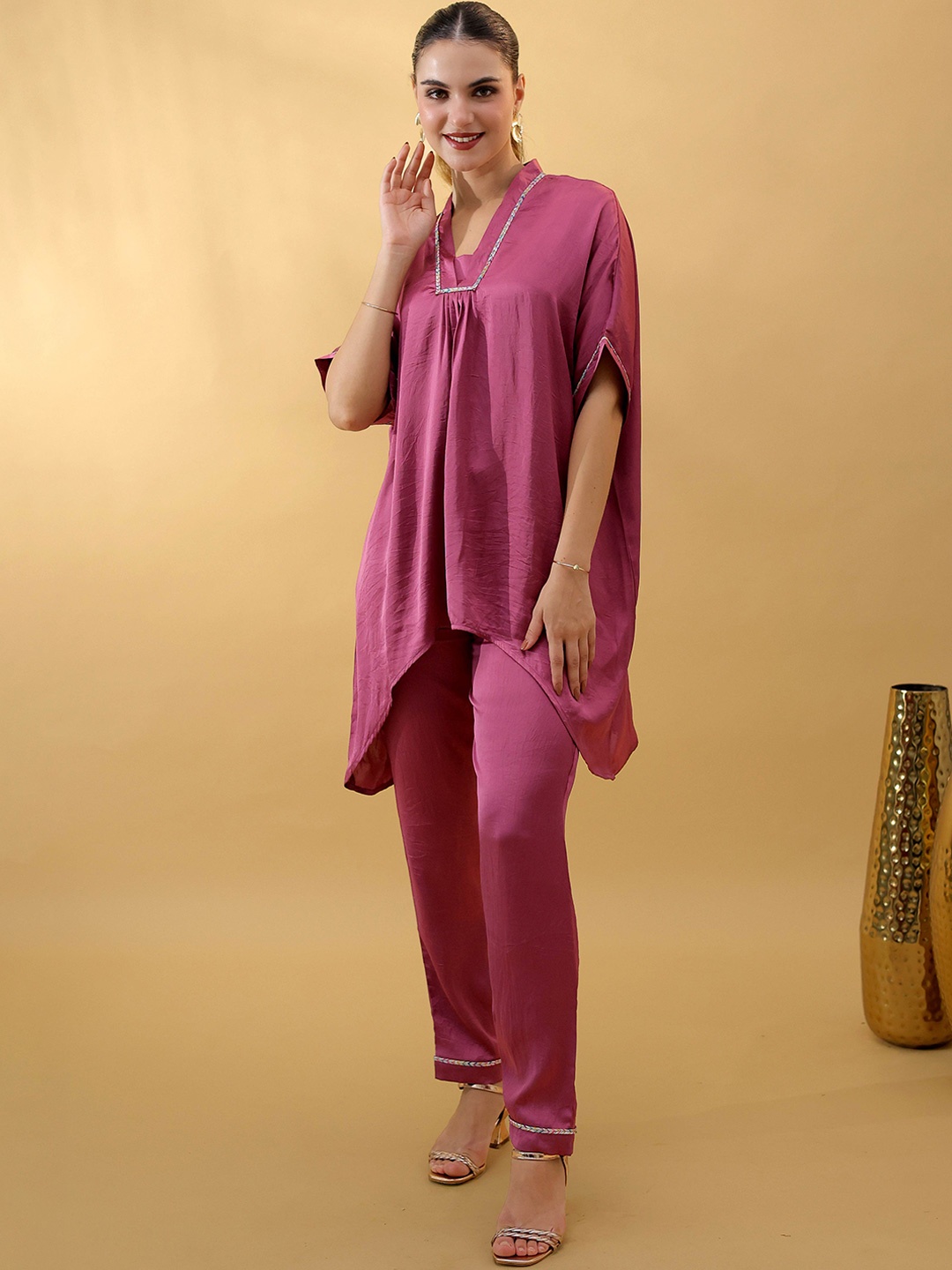 

BEOM Orchid Charm V-Neck Short Sleeves Tunic With Trouser, Pink