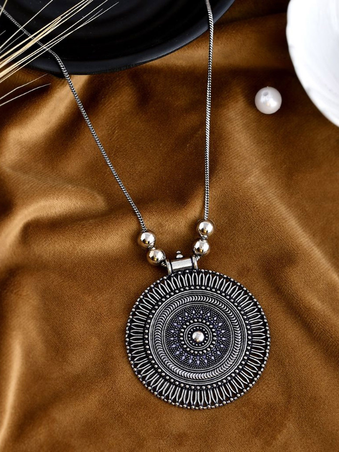

NAMAN ARTS Brass Silver-Plated Chain