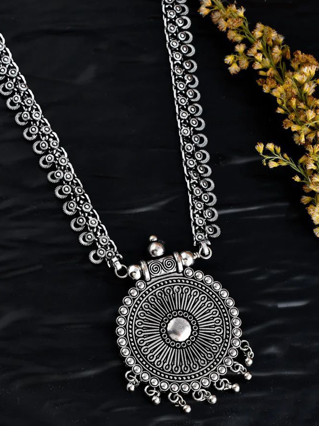 

NAMAN ARTS Silver-Plated Oxidized Spring Chain Pendant Statement Necklace