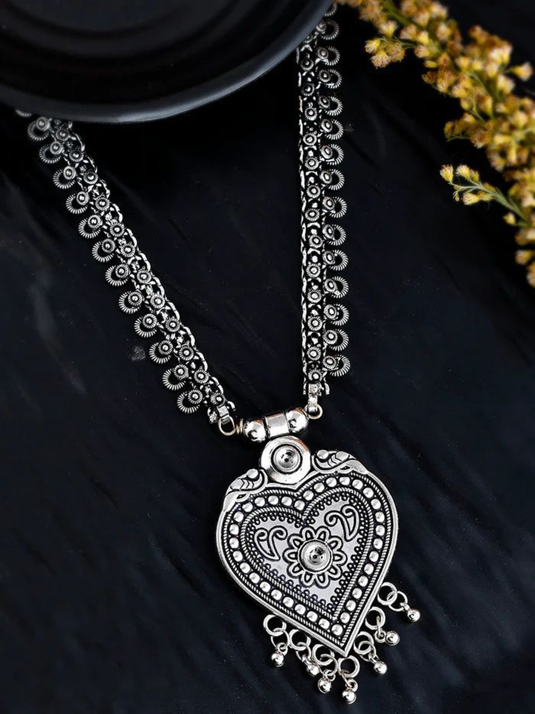 

NAMAN ARTS Silver-Plated Oxidised Necklace