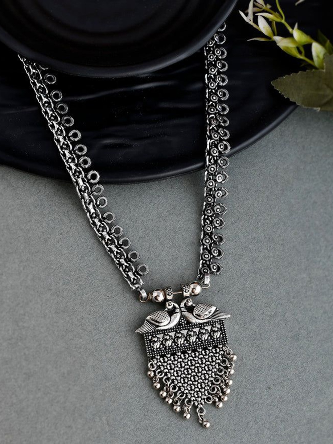 

NAMAN ARTS Silver-Plated Oxidised Spring Chain Necklace