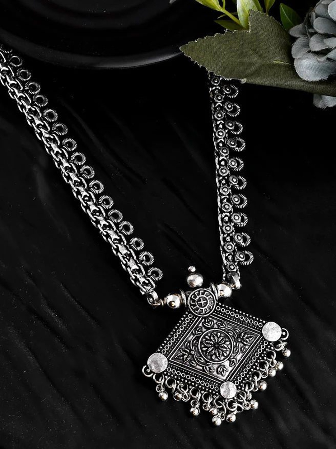 

NAMAN ARTS Silver Plated Oxidized Necklace