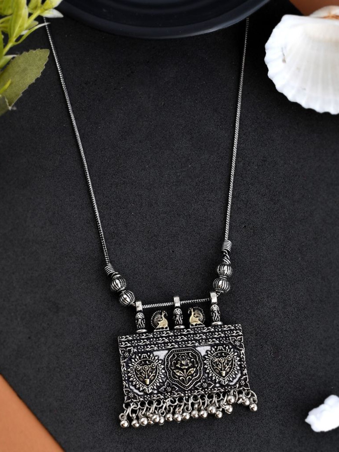 

NAMAN ARTS Silver-Plated Oxidised Artificial Beaded Necklace