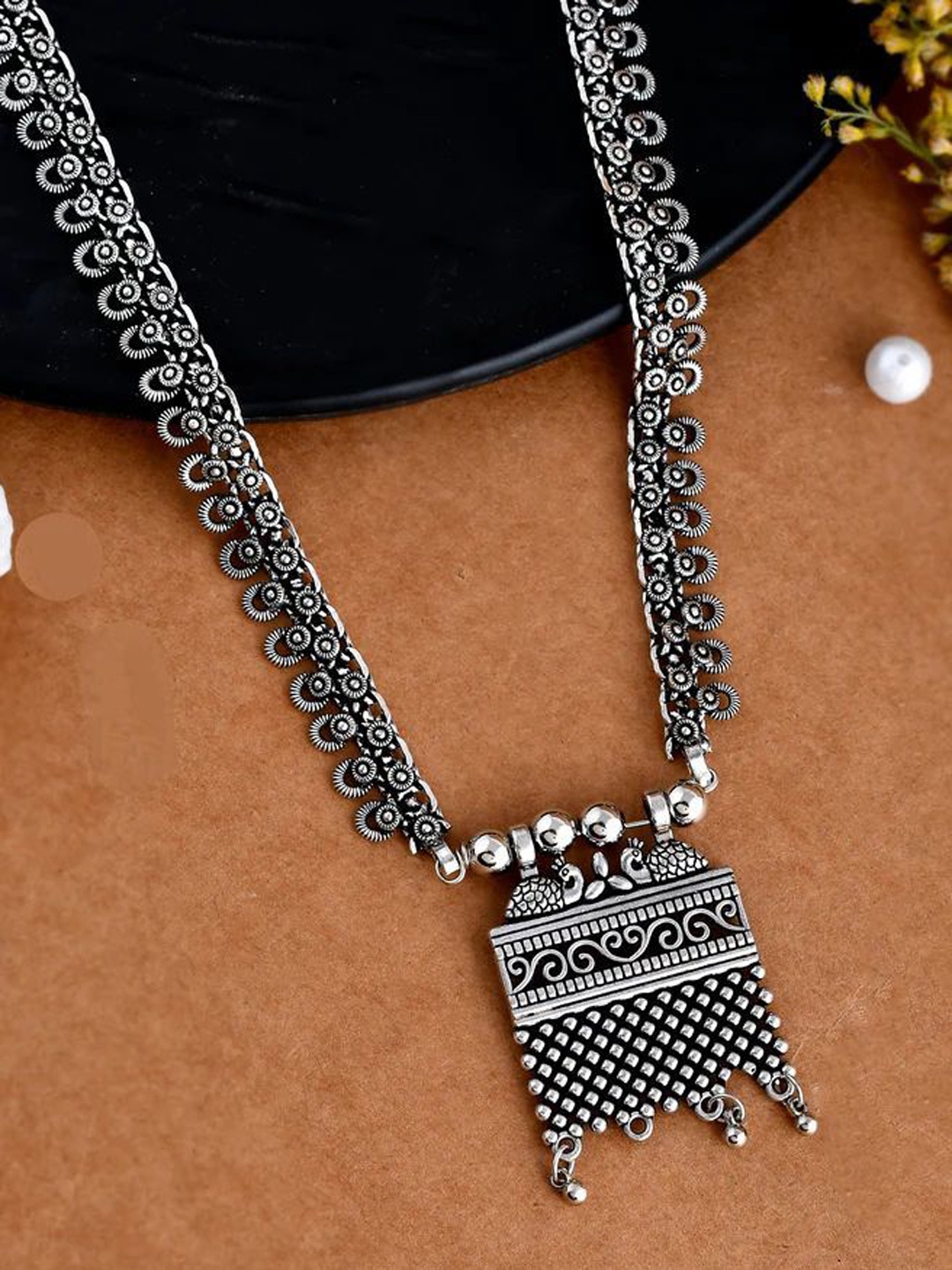 

NAMAN ARTS Silver Plated Oxidized Spring Chain Pendant Necklace