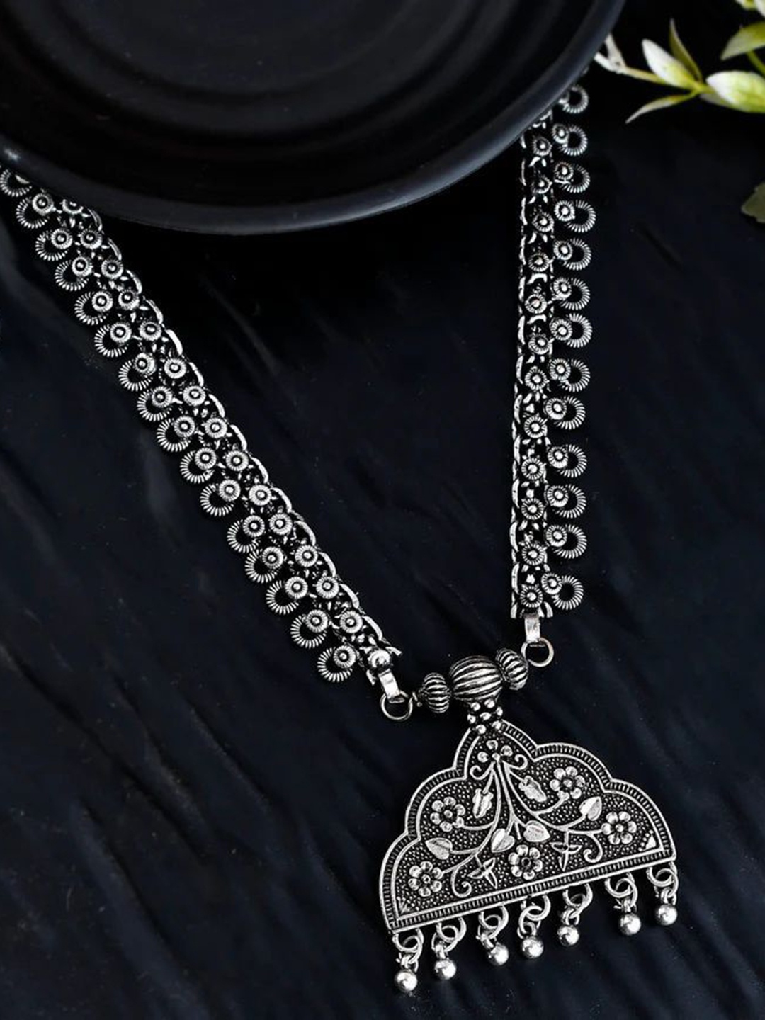 

NAMAN ARTS Silver-Plated Oxidised Spring Chain Pendant Statement Necklace