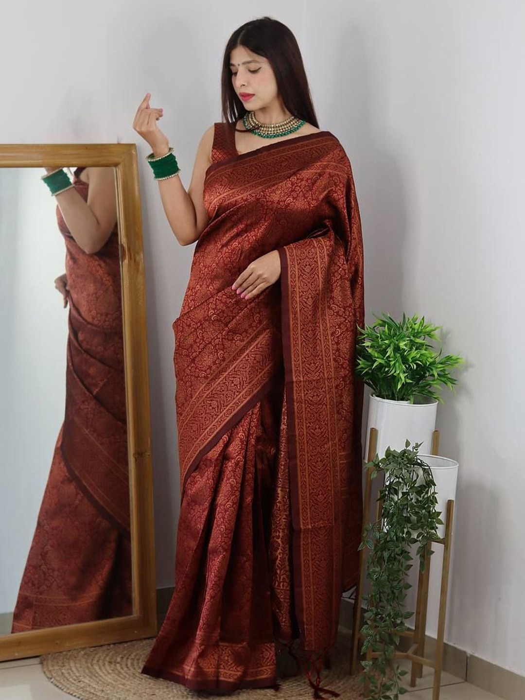 

KALINI Ethnic Motifs Woven Design Zari Banarasi Saree, Maroon