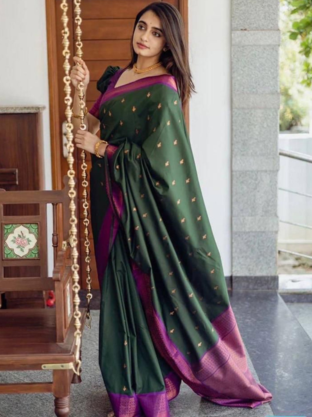 

KALINI Ethnic Motifs Woven Design Zari Banarasi Saree, Green