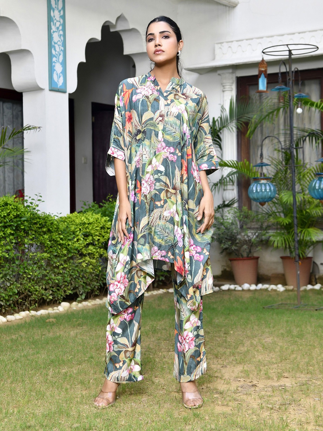 

VAASVA JAIPUR Printed Shirt Collar Tunic And Trousers, Green