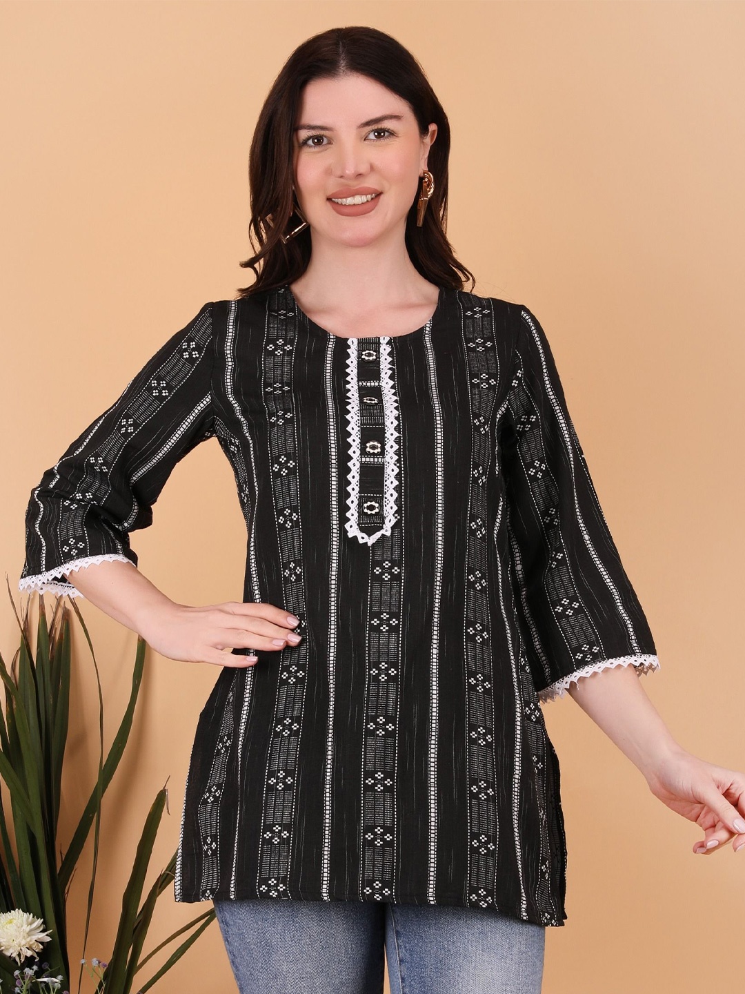 

ROYAL DESIGN Printed Gotta Patti Kurti, Black