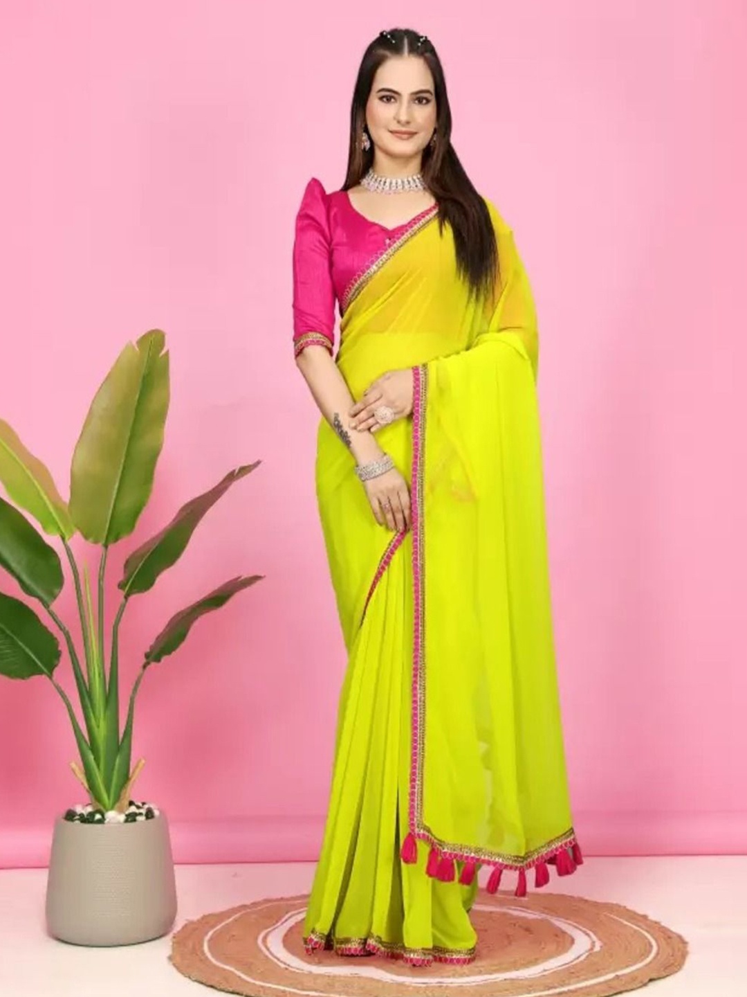 

VRAGI Embroidered Tissue Saree, Green