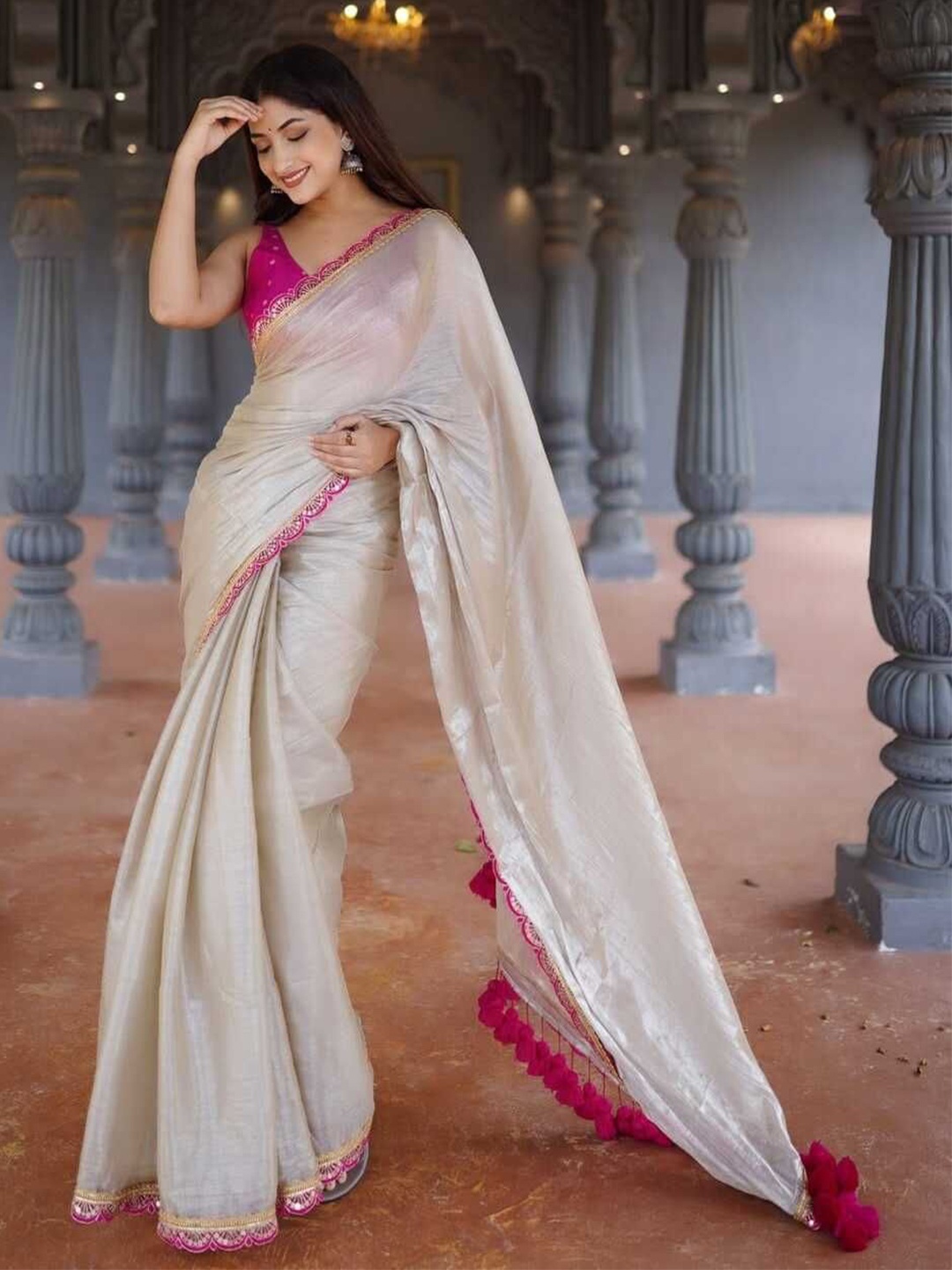 

VRAGI Embroidered Tissue Saree, Cream