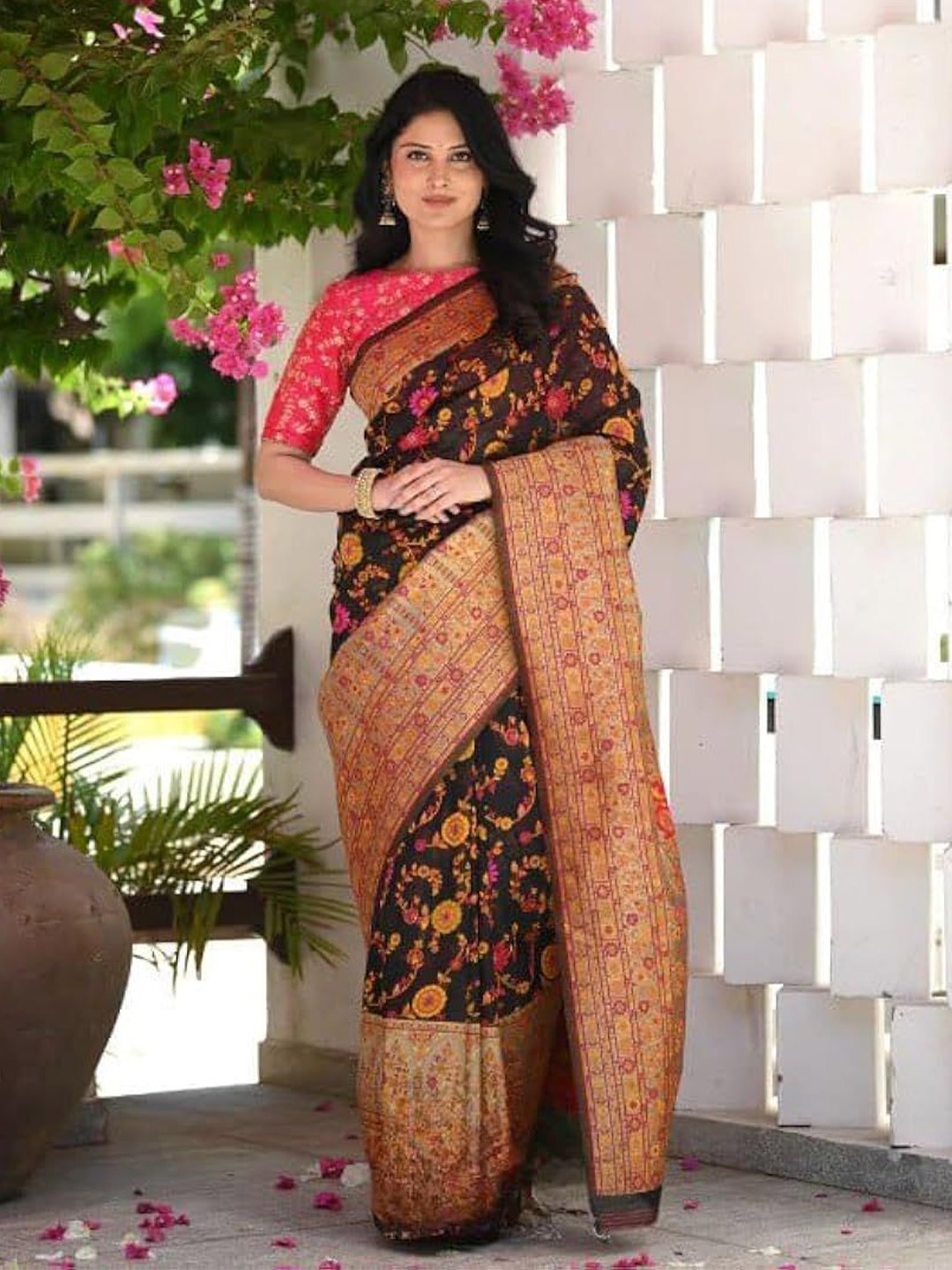 

KALINI Woven Design Zari Banarasi Saree, Black