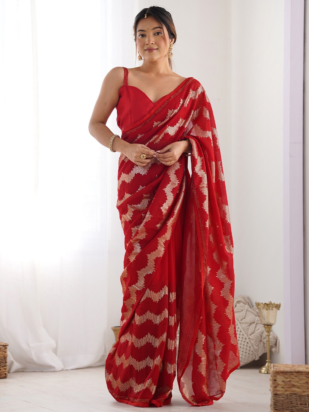 

KALINI Ethnic Motifs Sequinned Heavy Work Saree, Red
