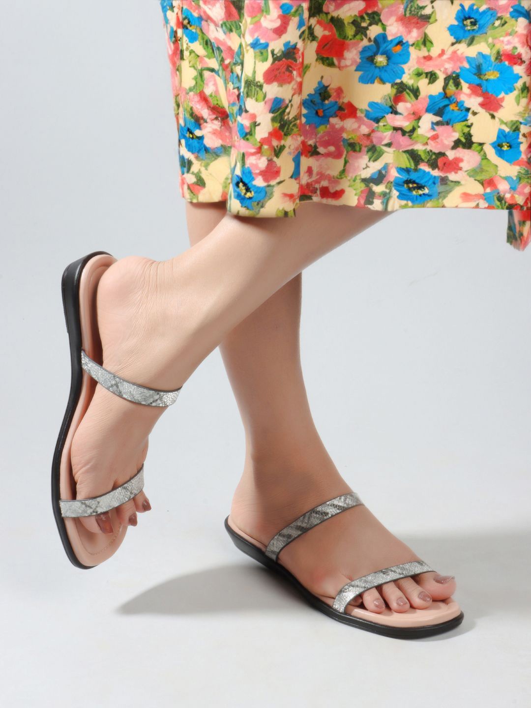 

Mast & Harbour Women Open Toe Flats, Rose gold