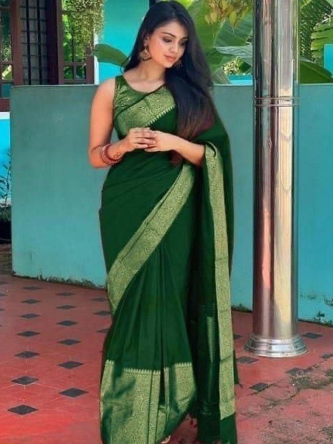

KALINI Woven Design Zari Banarasi Saree, Green