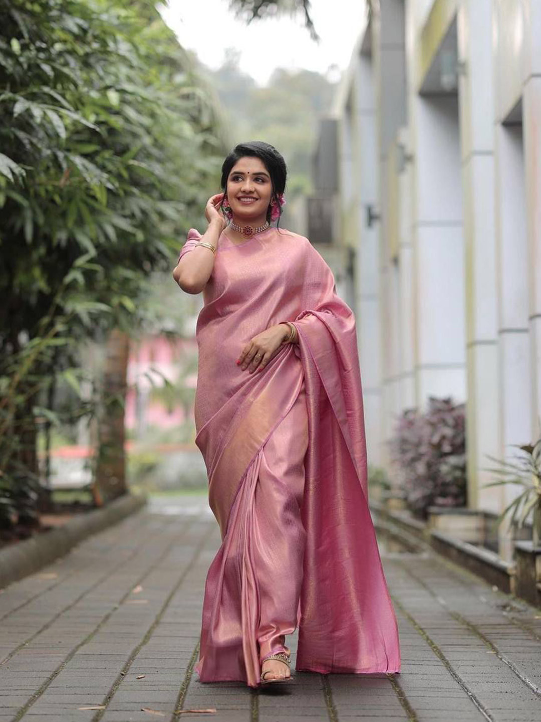 

KALINI Woven Design Zari Banarasi Saree, Pink