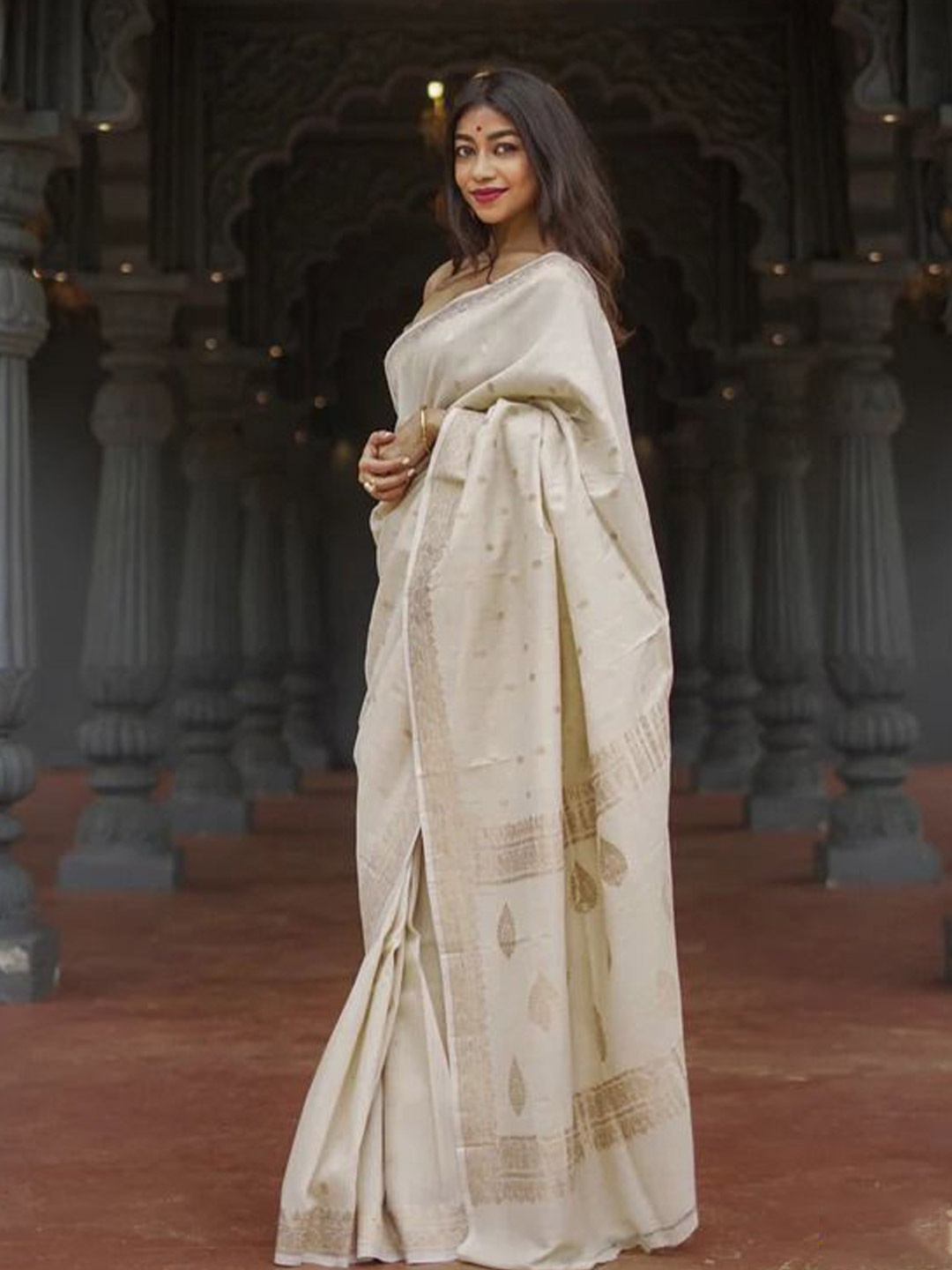 

Fabdeal Woven Design Zari Silk Blend Kanjeevaram Saree, Beige