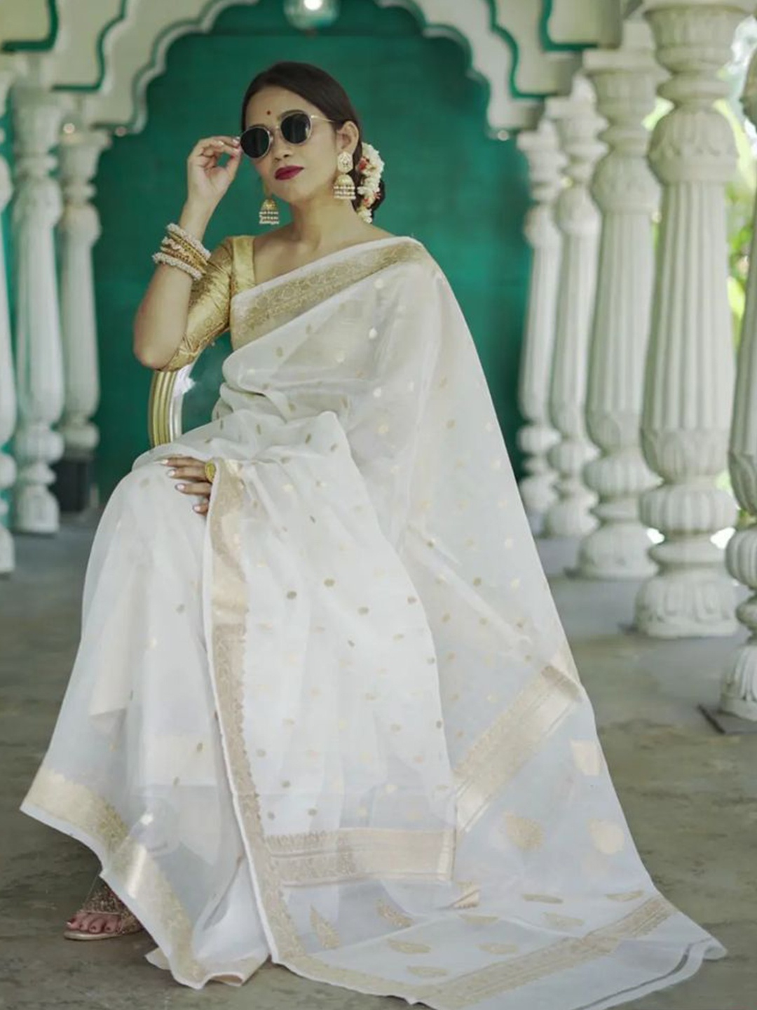 

Fabdeal Woven Design Zari Kanjeevaram with Zari Border Traditional Saree, White