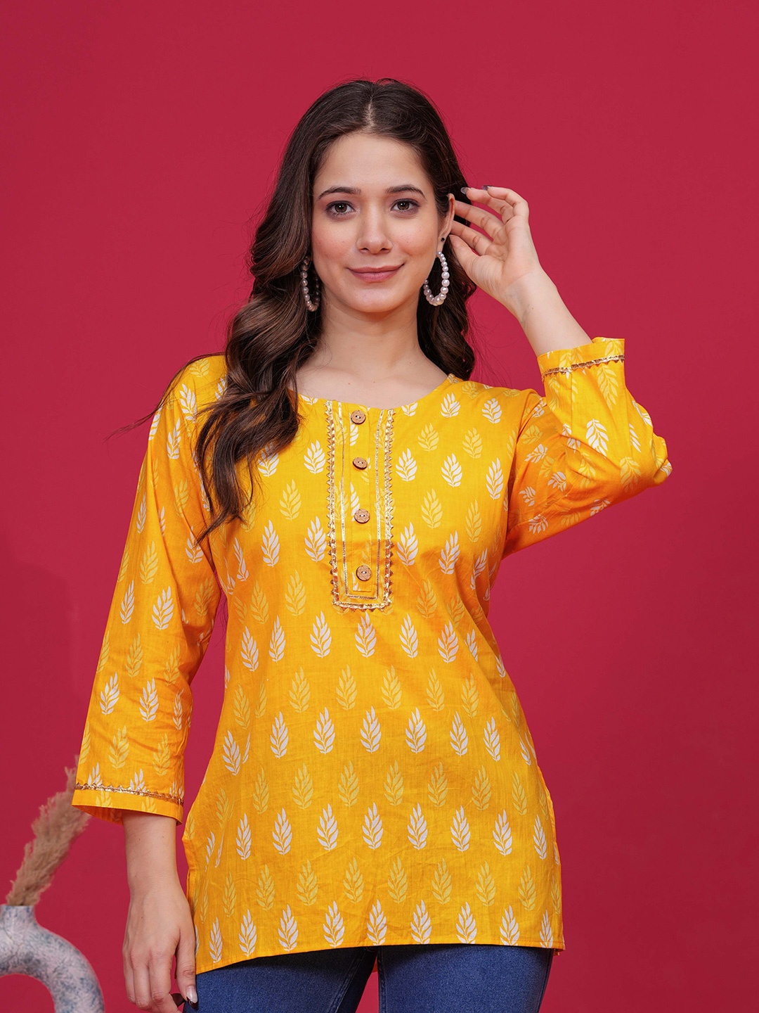 

MF ERA Women Floral Printed Pure Cotton Kurti, Yellow