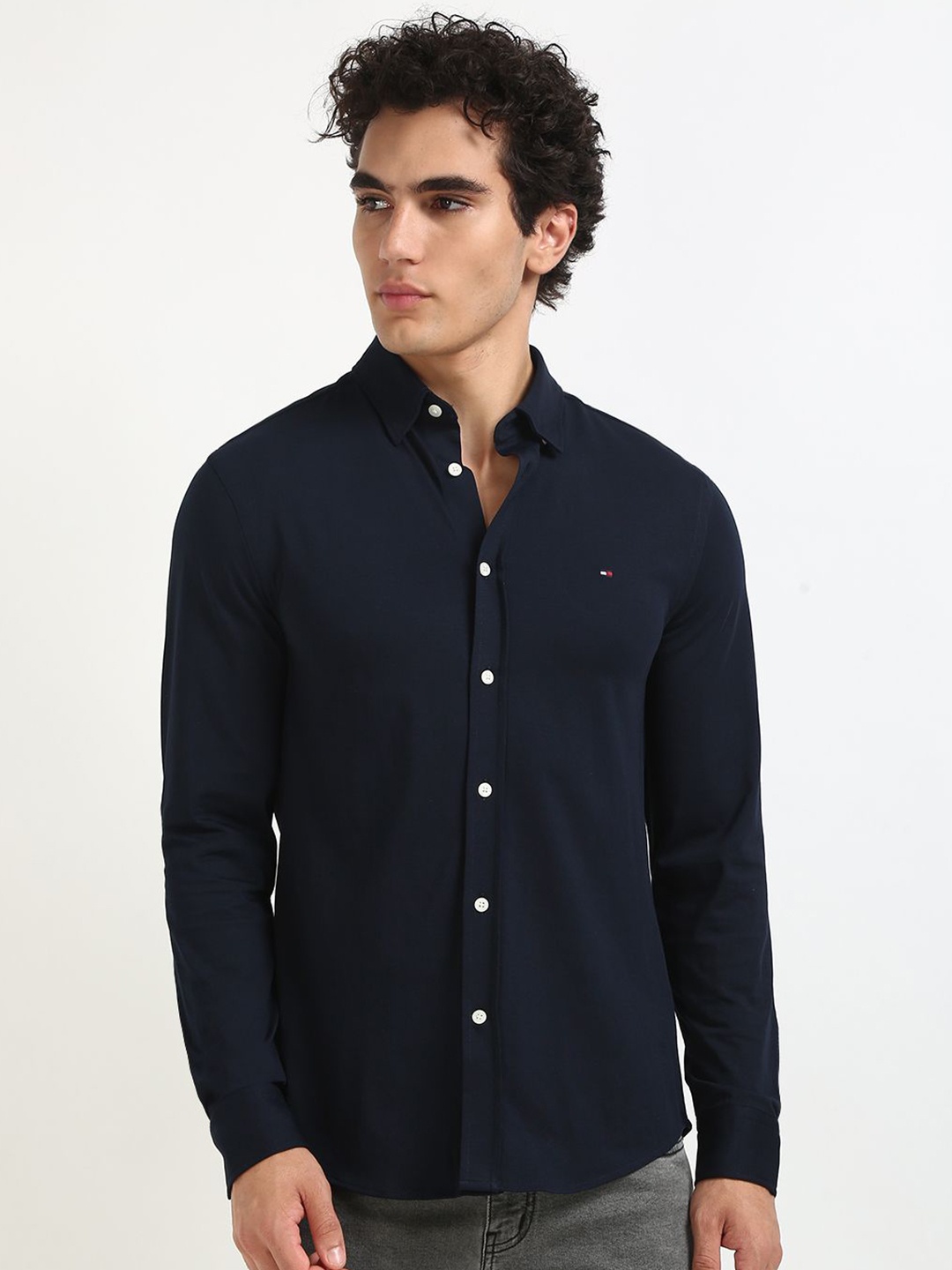 

Tommy Hilfiger Men Spread Collar Solid Cotton Casual Shirt, Navy blue
