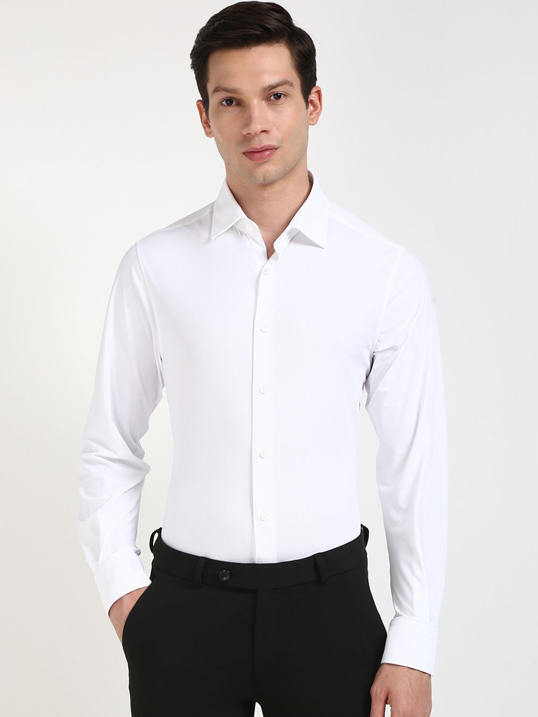 

Tommy Hilfiger Men Spread Collar Solid Formal Shirt, White