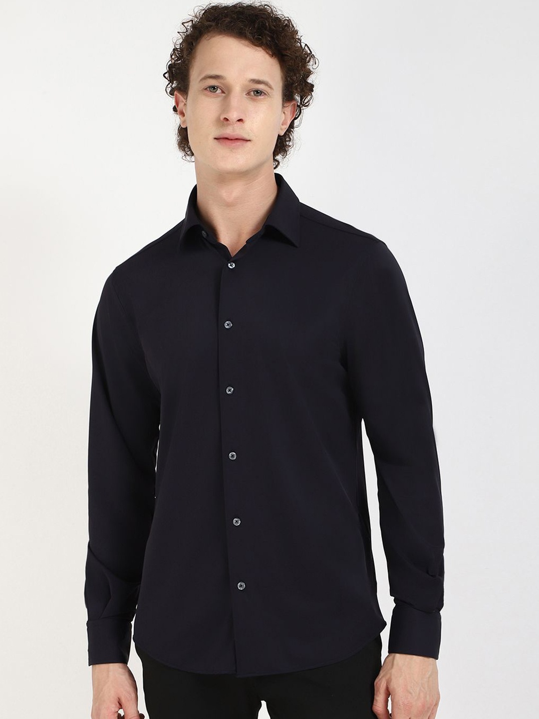 

Tommy Hilfiger Men Spread Collar Solid Casual Shirt, Black