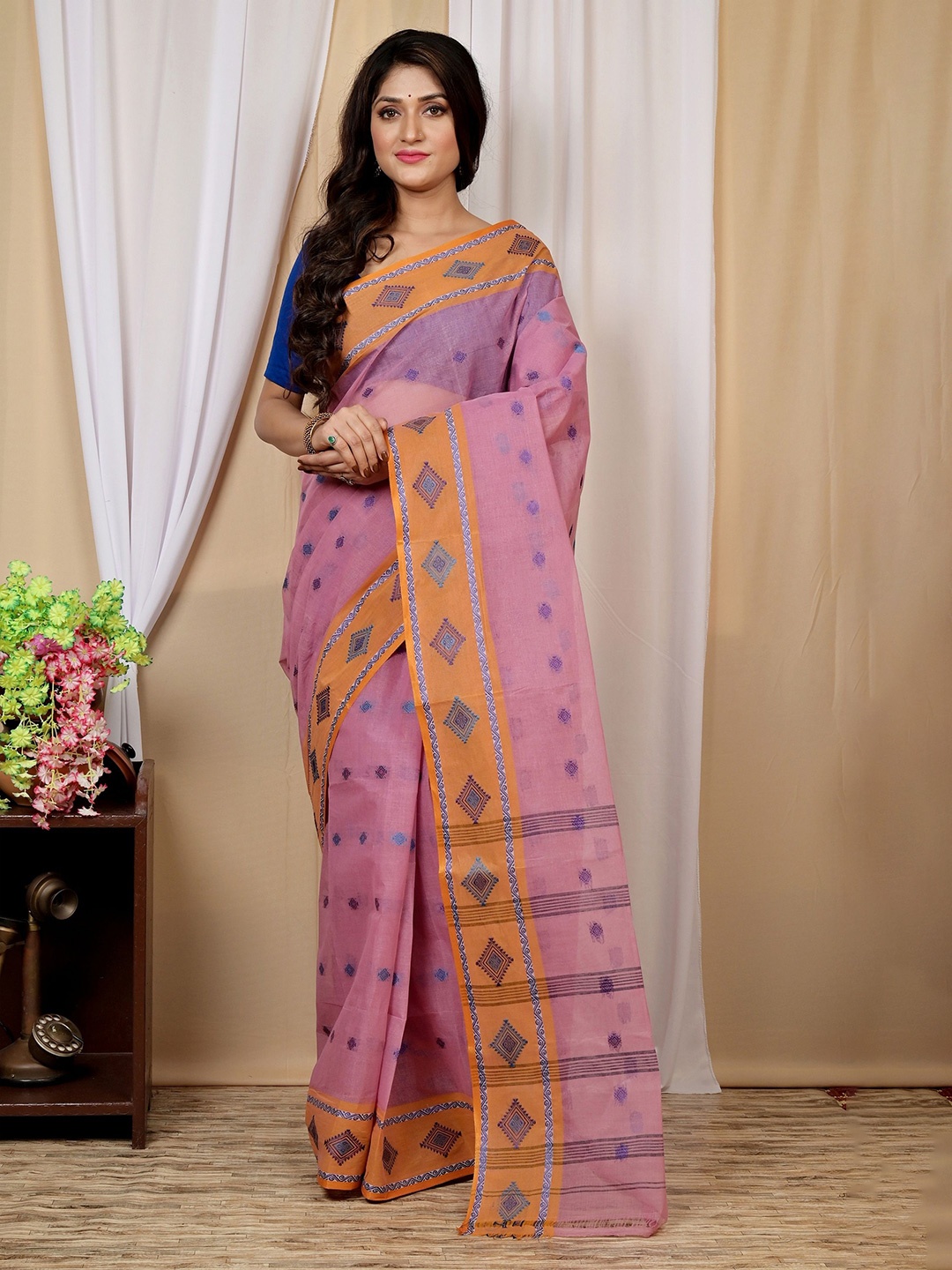 

DipDiya Woven Design Apula Pure Cotton Taant Saree, Pink