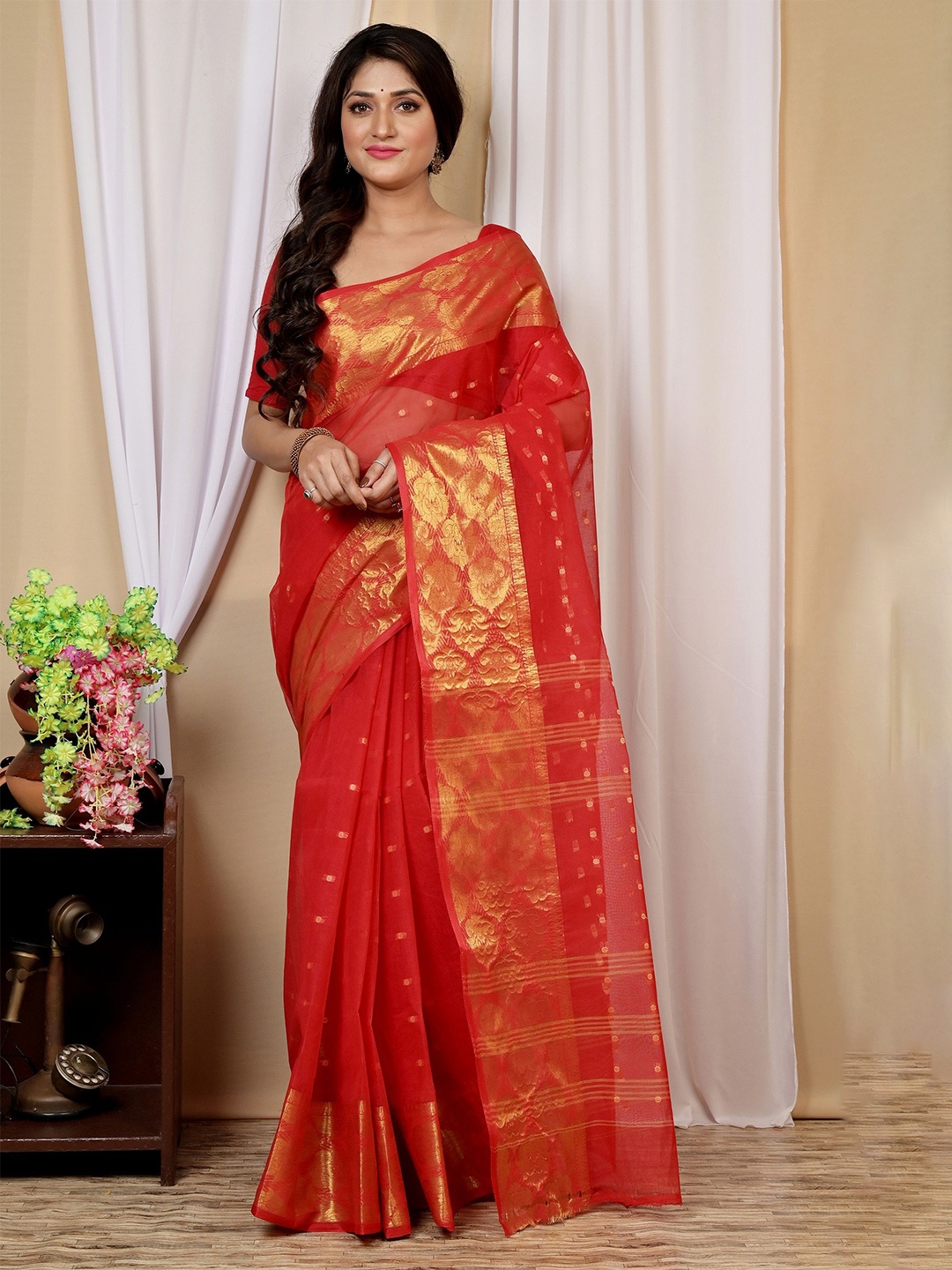 

DipDiya Woven Design Zari Pure Cotton Taant Saree, Red