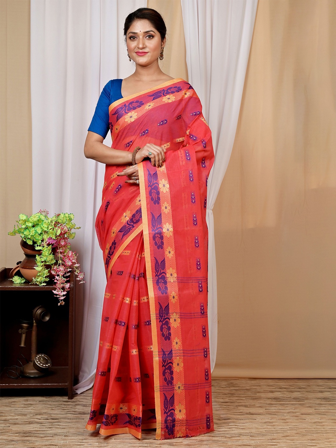 

DipDiya Woven Design Pure Cotton Handloom Taant Saree, Pink