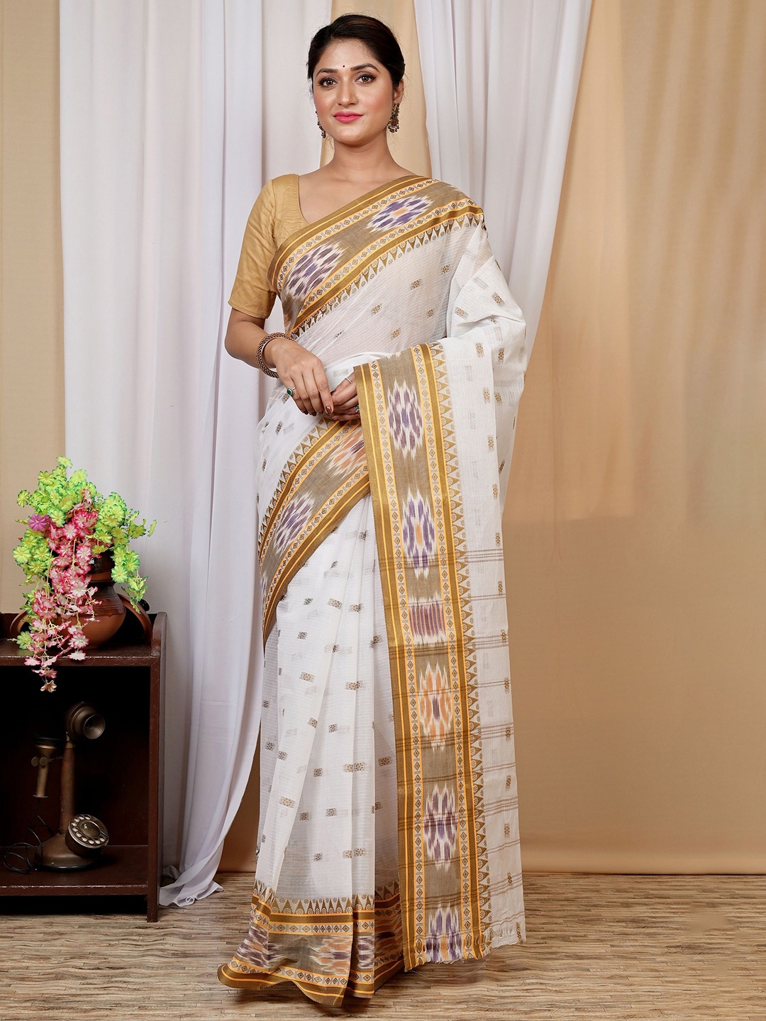 

DipDiya Ethnic Motifs Pure Cotton Handloom Taant Saree, Yellow