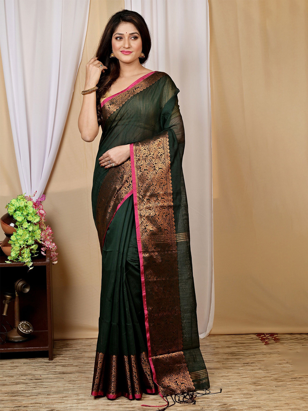 

DipDiya Woven Design Zari Pure Cotton Taant Saree, Green