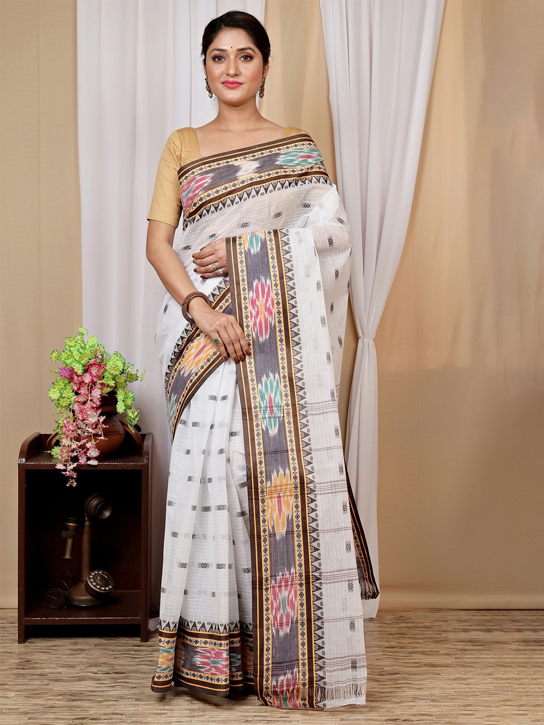 

DipDiya Woven Design Zari Pure Cotton Taant Saree, Brown