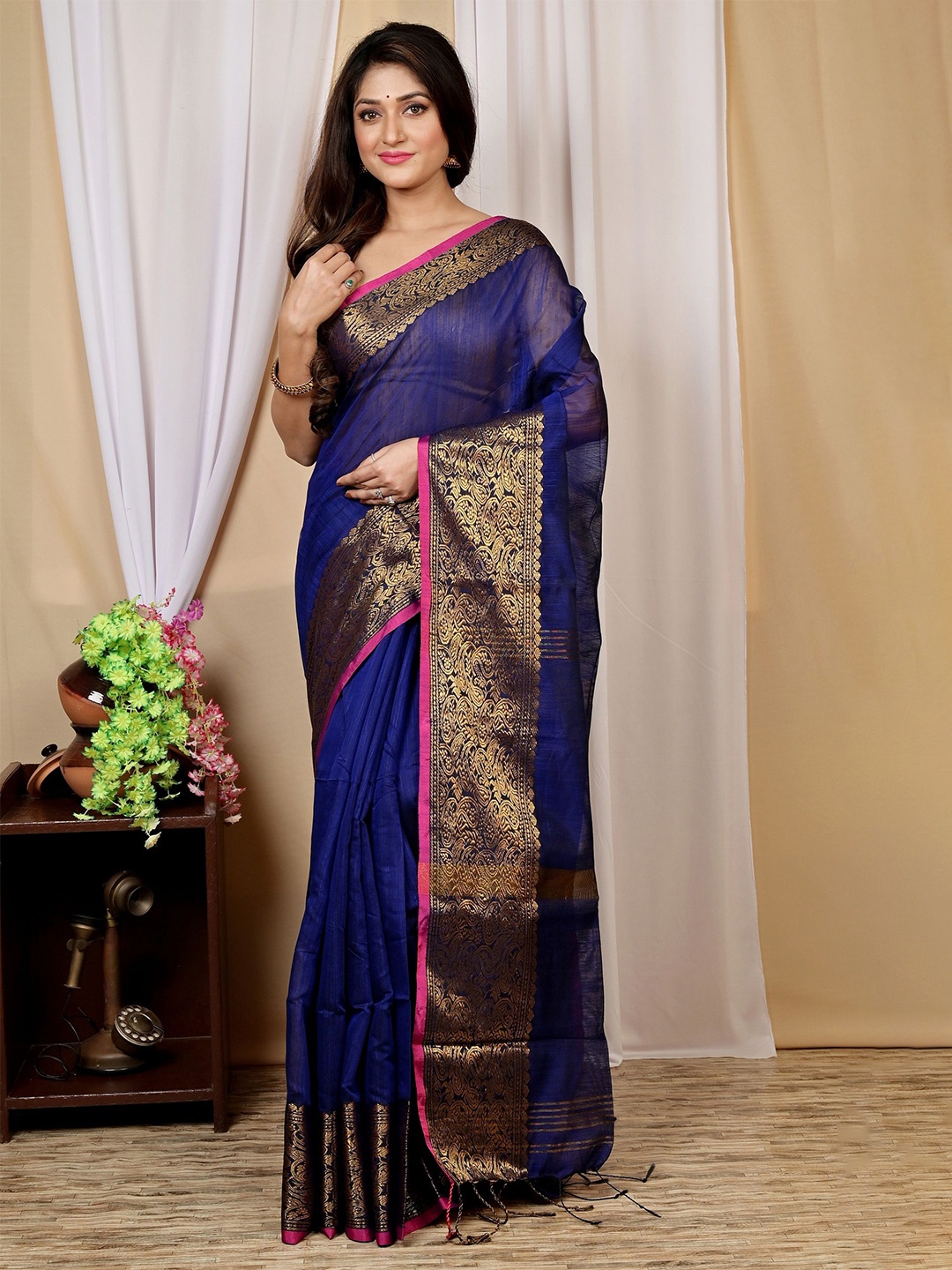 

DipDiya Woven Design Zari Pure Cotton Taant Saree, Blue