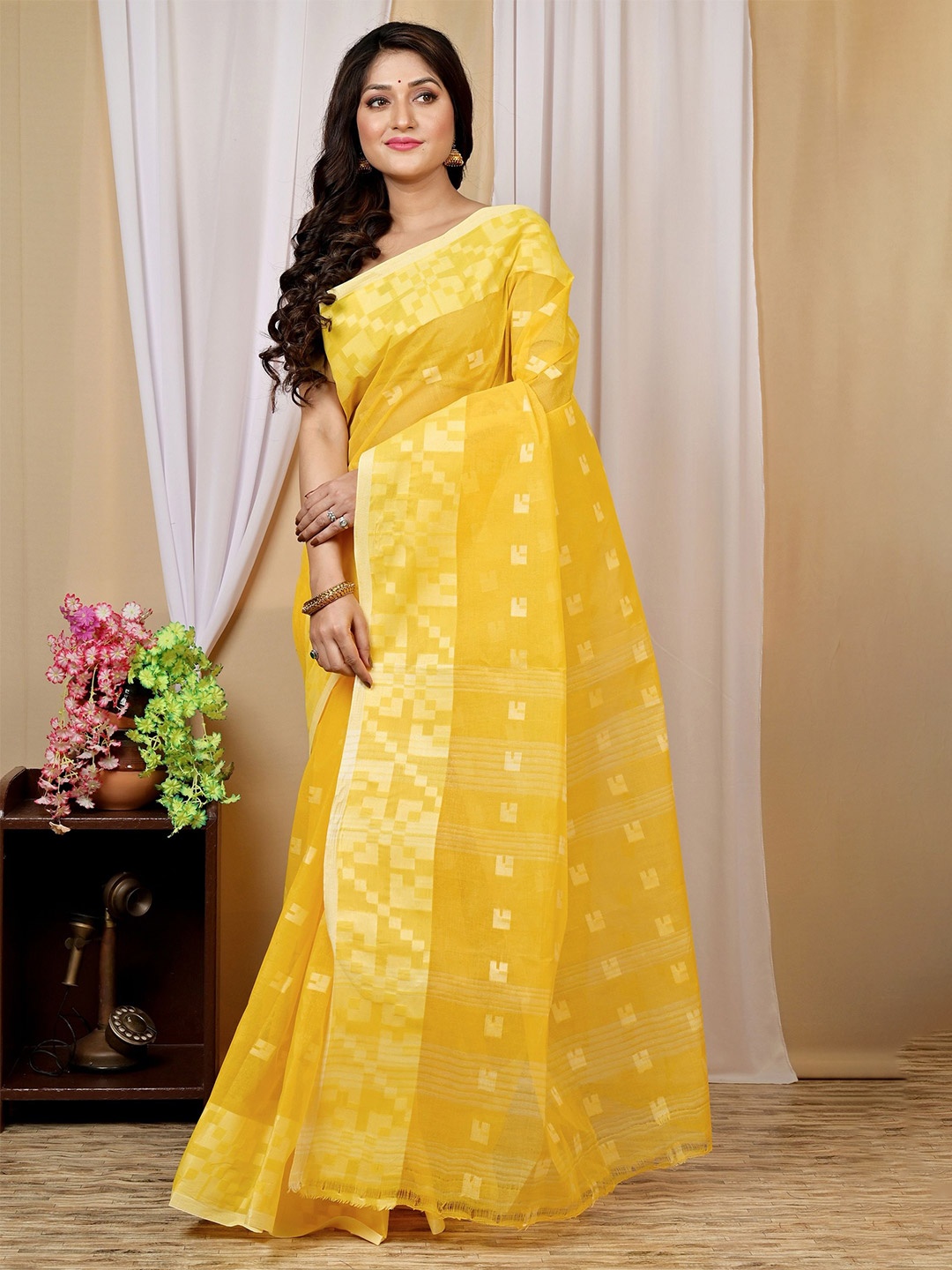 

DipDiya Aptuk Women Pure Cotton Handloom Taant Saree, Yellow