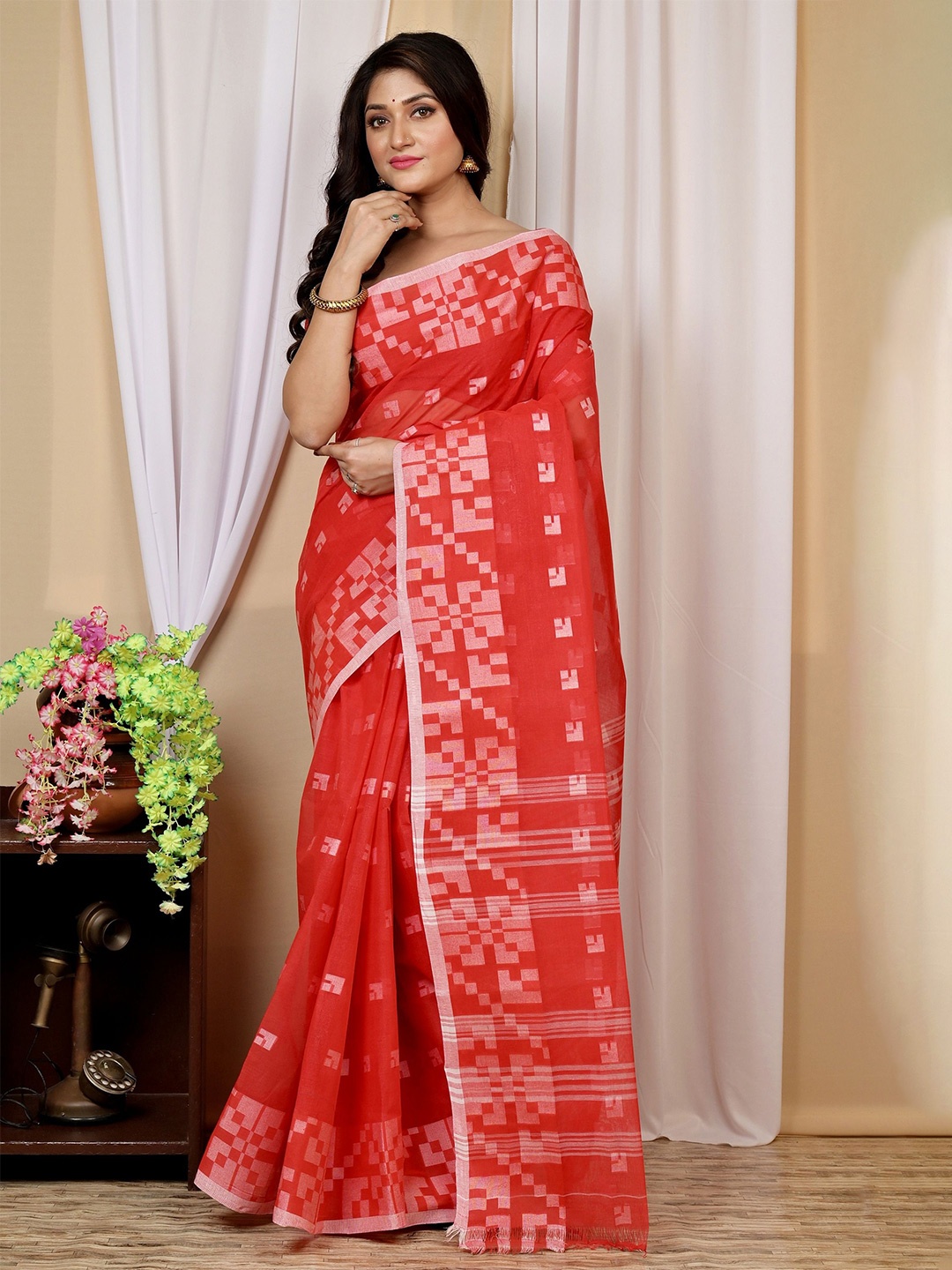 

DipDiya Woven Design Zari Pure Cotton Taant Saree, Red