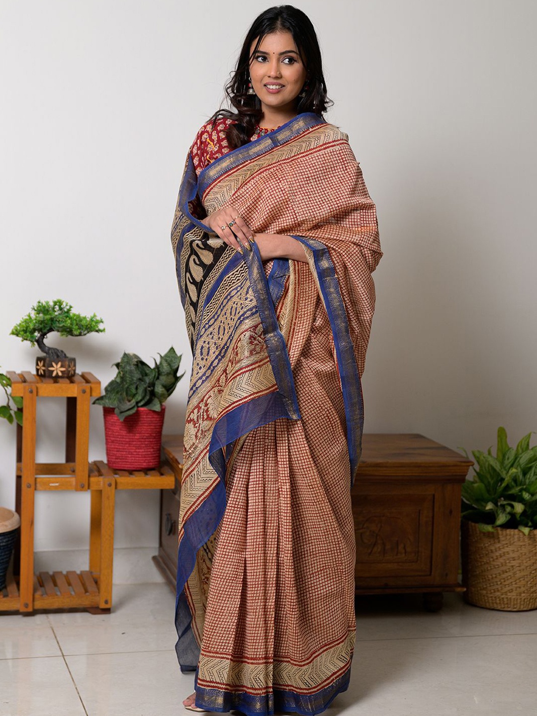 

Weaves of Tradition Dabu Silk Cotton Maheshwari Saree, Off white