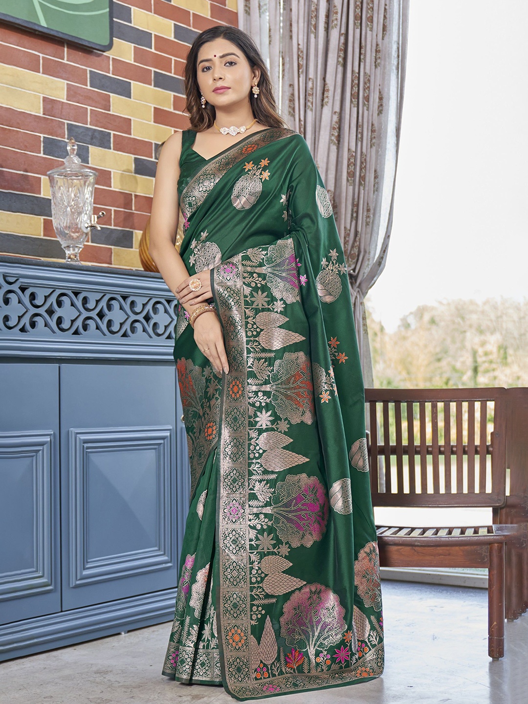 

KALINI Woven Design Zari Silk Blend Banarasi Saree, Green