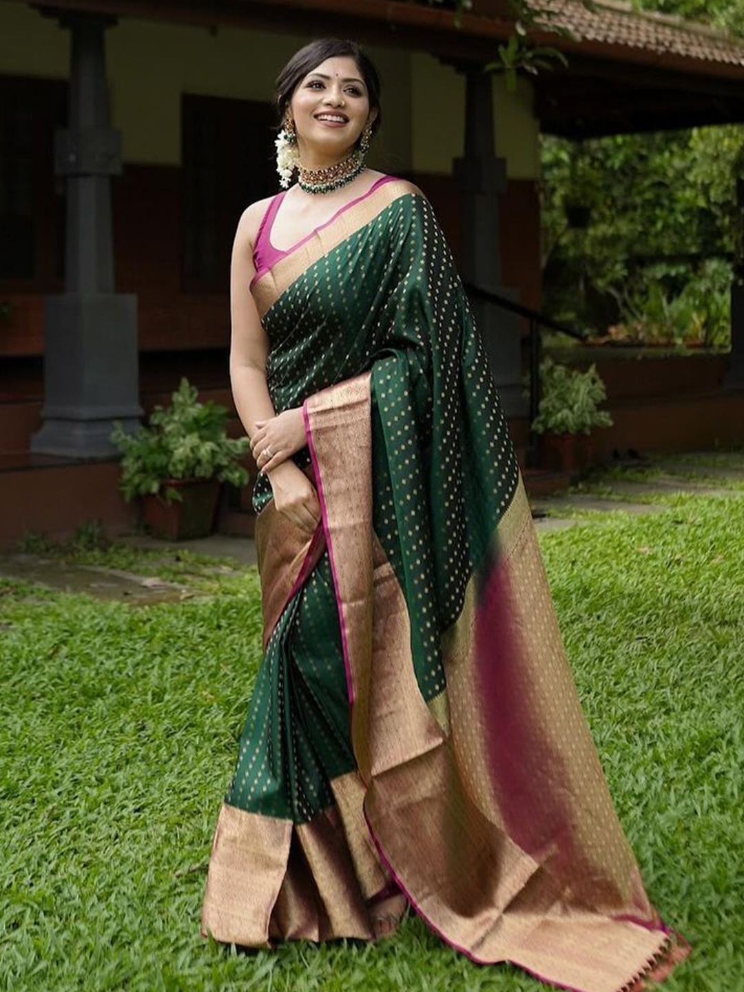 

KALINI Ethnic Motifs Woven Design Banarasi Saree, Green