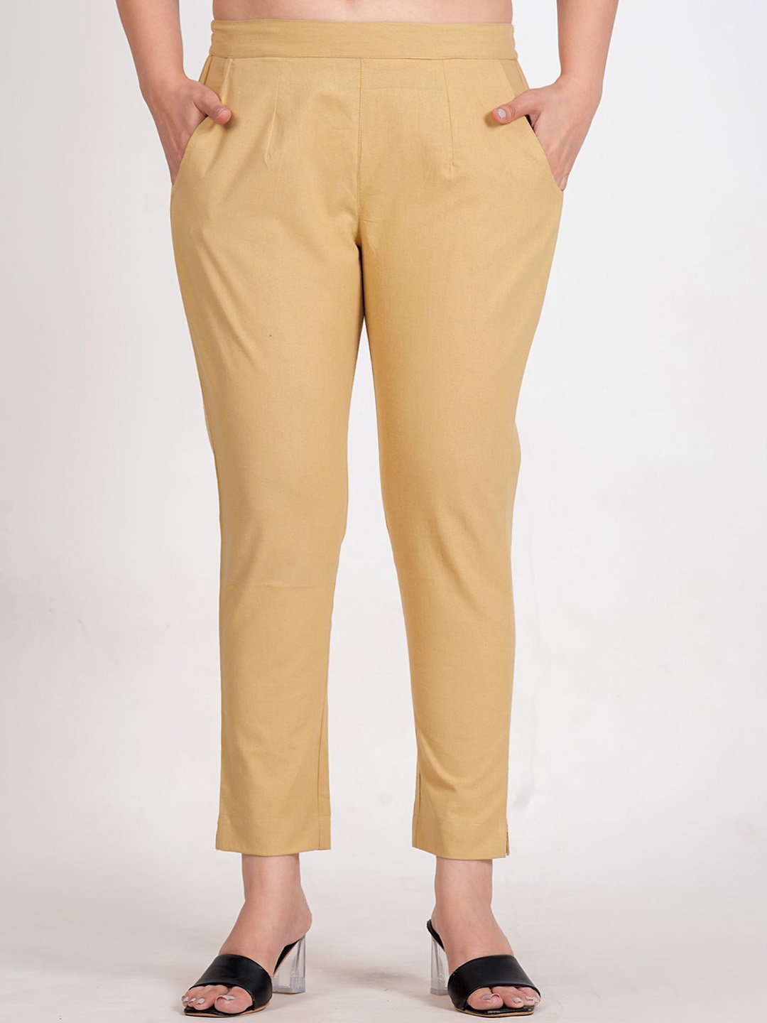 

MAST KALANDAR Women Pleated Trousers, Camel brown