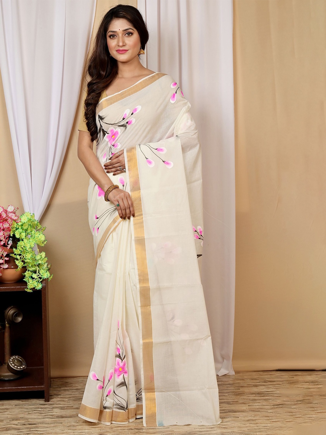 

DipDiya Floral Printed Zari Taant Saree, White