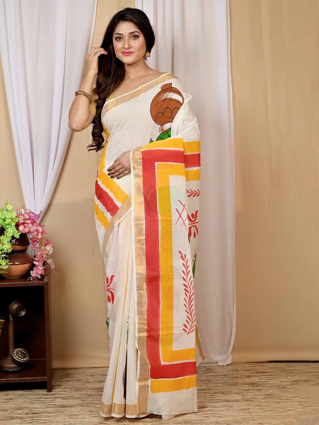 

DipDiya Striped Printed Taant Saree, Cream