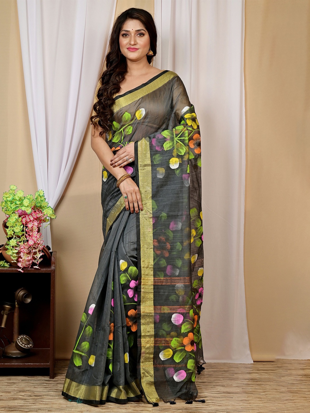 

DipDiya Floral Dyed Zari Taant Saree, Green