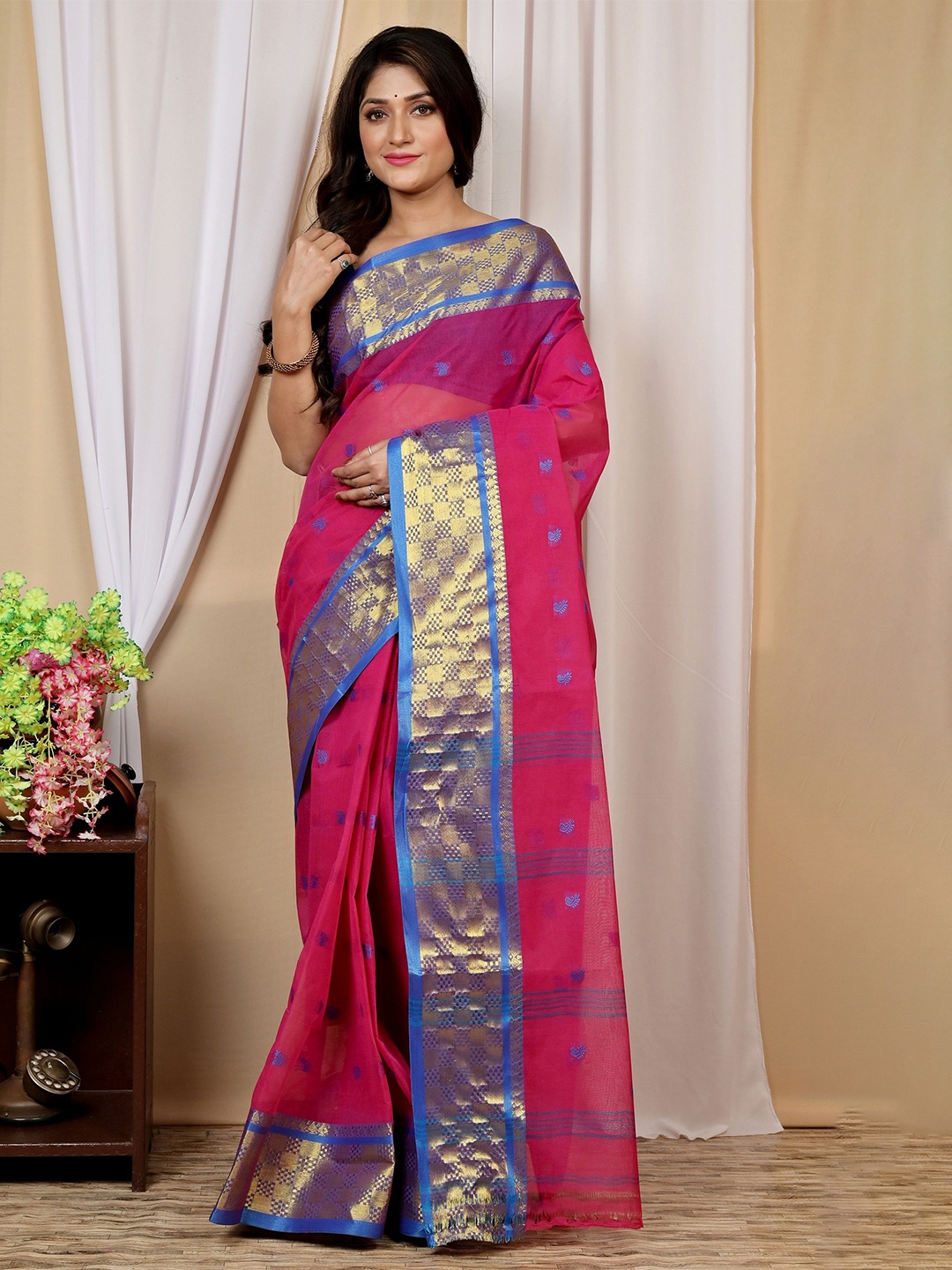 

DipDiya Woven Design Zari Pure Cotton Taant Saree, Pink
